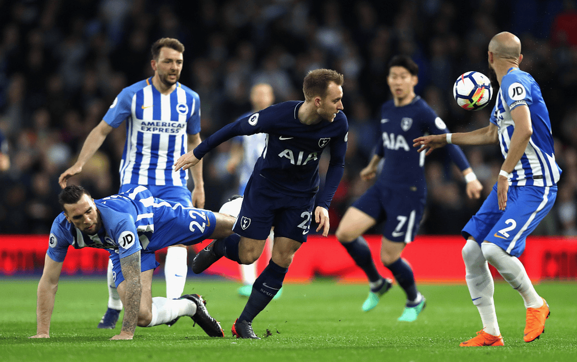 你故意的吧？范戴克防守传中时高举右手导致手球送点