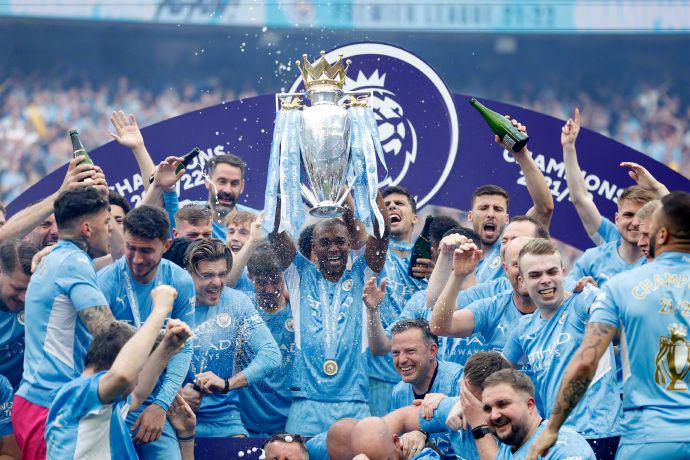 今天是北京时间2025年12月10日星期三，欢迎收看早报！