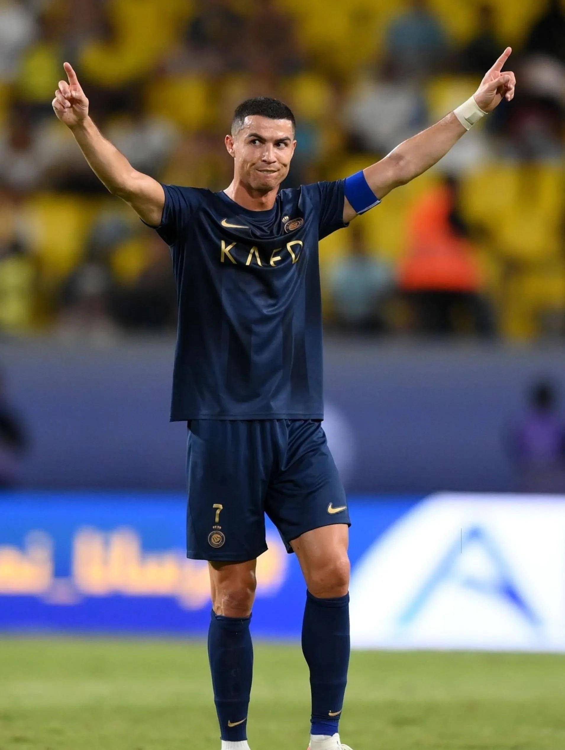 手感一般！詹姆斯13中5贡献13分5篮板7助攻（状态平平，詹姆斯13投5中拿下13分5篮板7助攻）