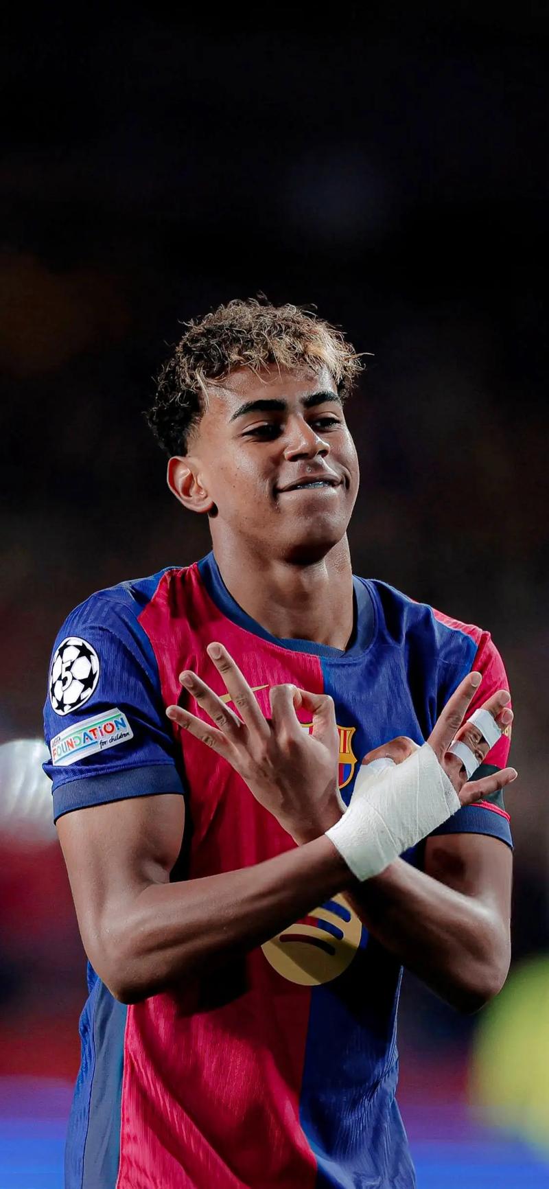 篮球勇士队内三分比赛，球星夺冠