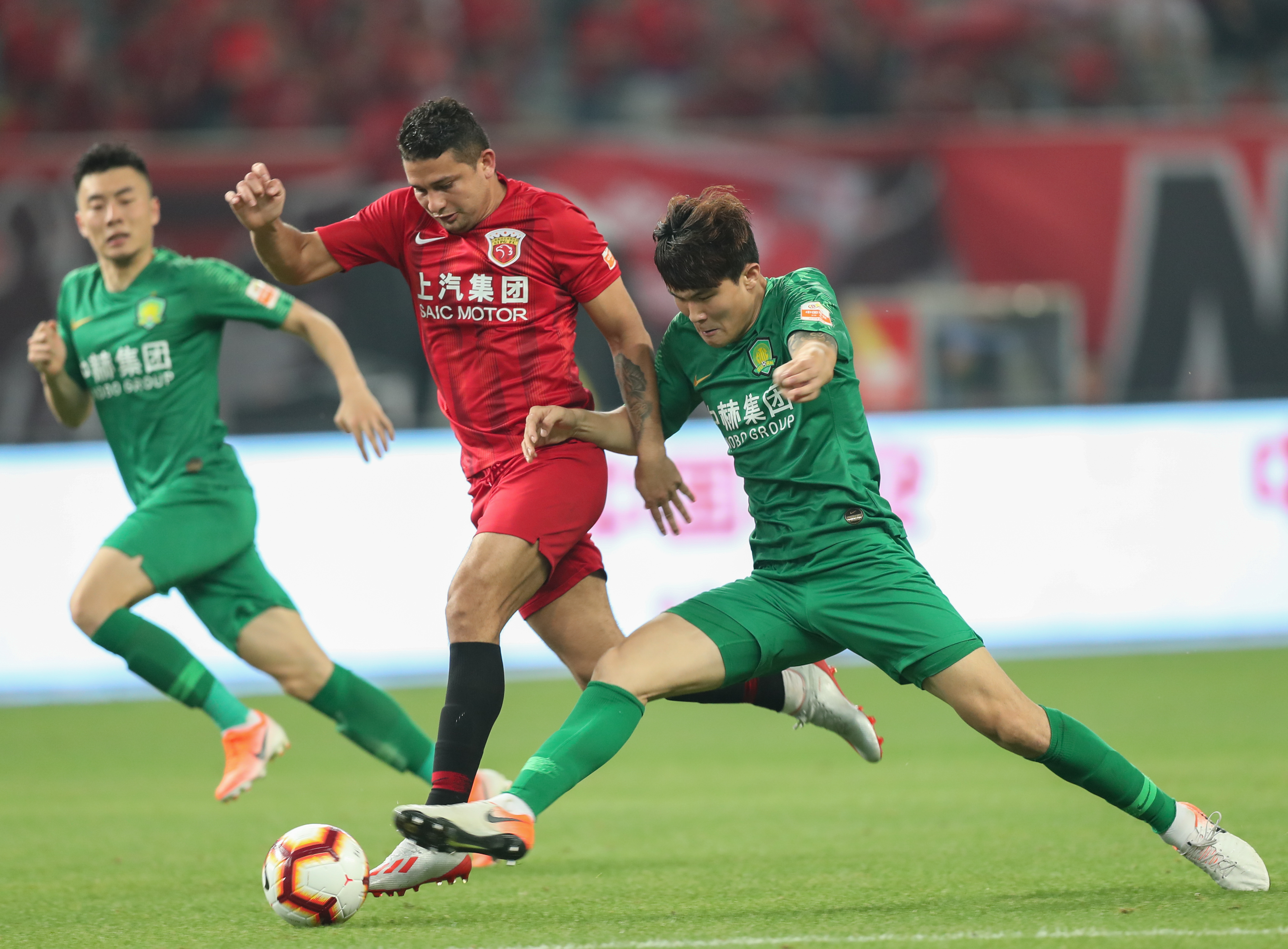 霍伊伦：我想进球，但我是团队型球员，球队获胜最重要（霍伊伦：想进球，但更看重团队，赢球最关键）