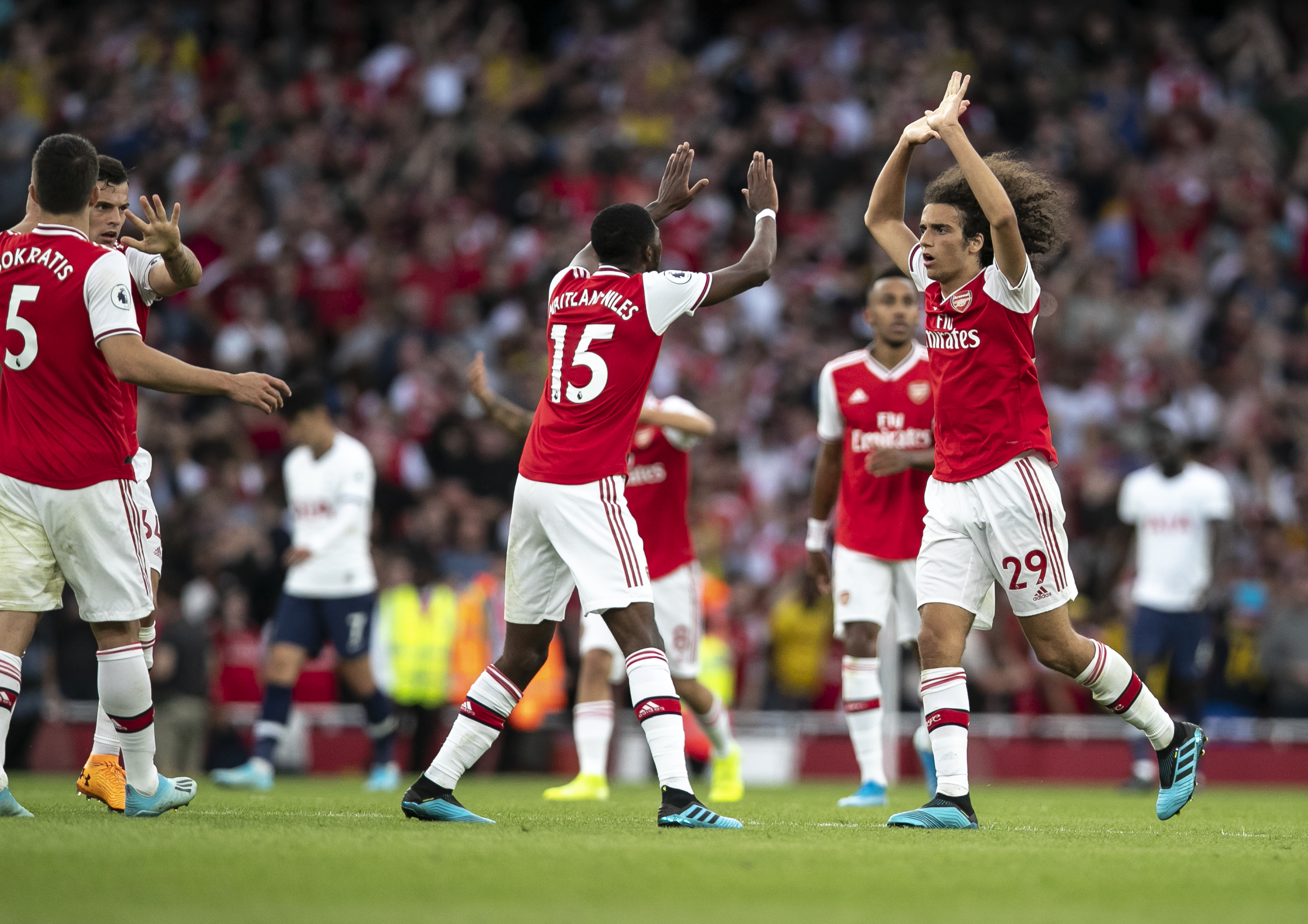 活塞队记：艾维今天可以出战，此前被列入出战成疑名单