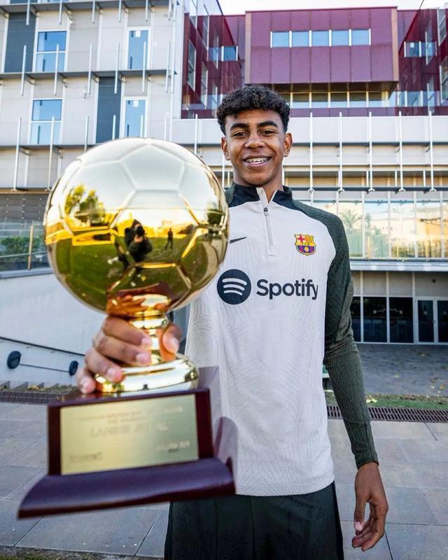 邵佳一告别西海岸球员：一天是你们教练，就永远是