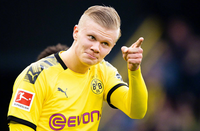 排面，泰州当地路牌上写着“苏超冠军城，泰州欢迎您”（泰州路牌打出“苏超冠军城，泰州欢迎您”，排面十足）