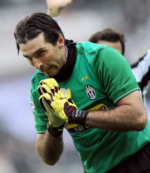 奎因单节21分5助攻0失误创历史，NBA此前仅詹姆斯等3人做到