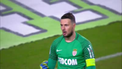 凯恩73场德甲比赛进75球，比同期进球数第二的吉拉西多21球（凯恩德甲73场打进75球，同期领先吉拉西21球）