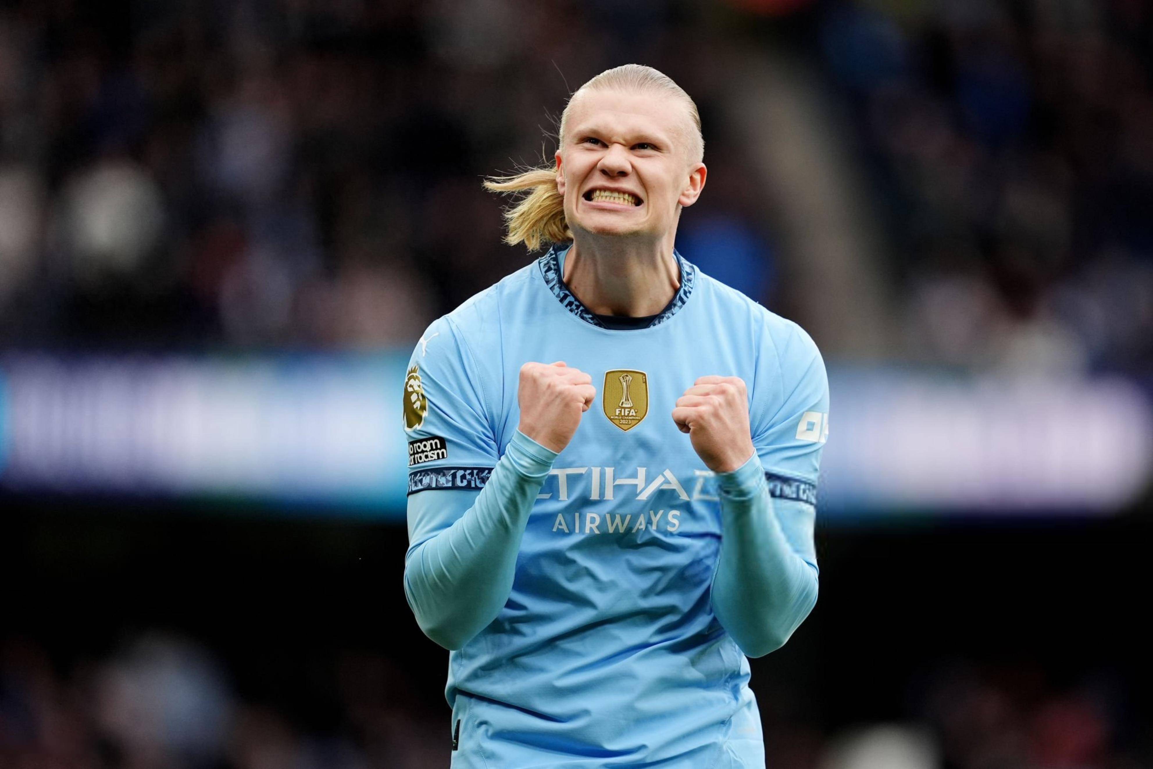 辛辛那提中场吉迪赛后与梅西交换球衣，双方握手并拥抱（赛后辛辛那提中场吉迪与梅西互换球衣，握手相拥致意）