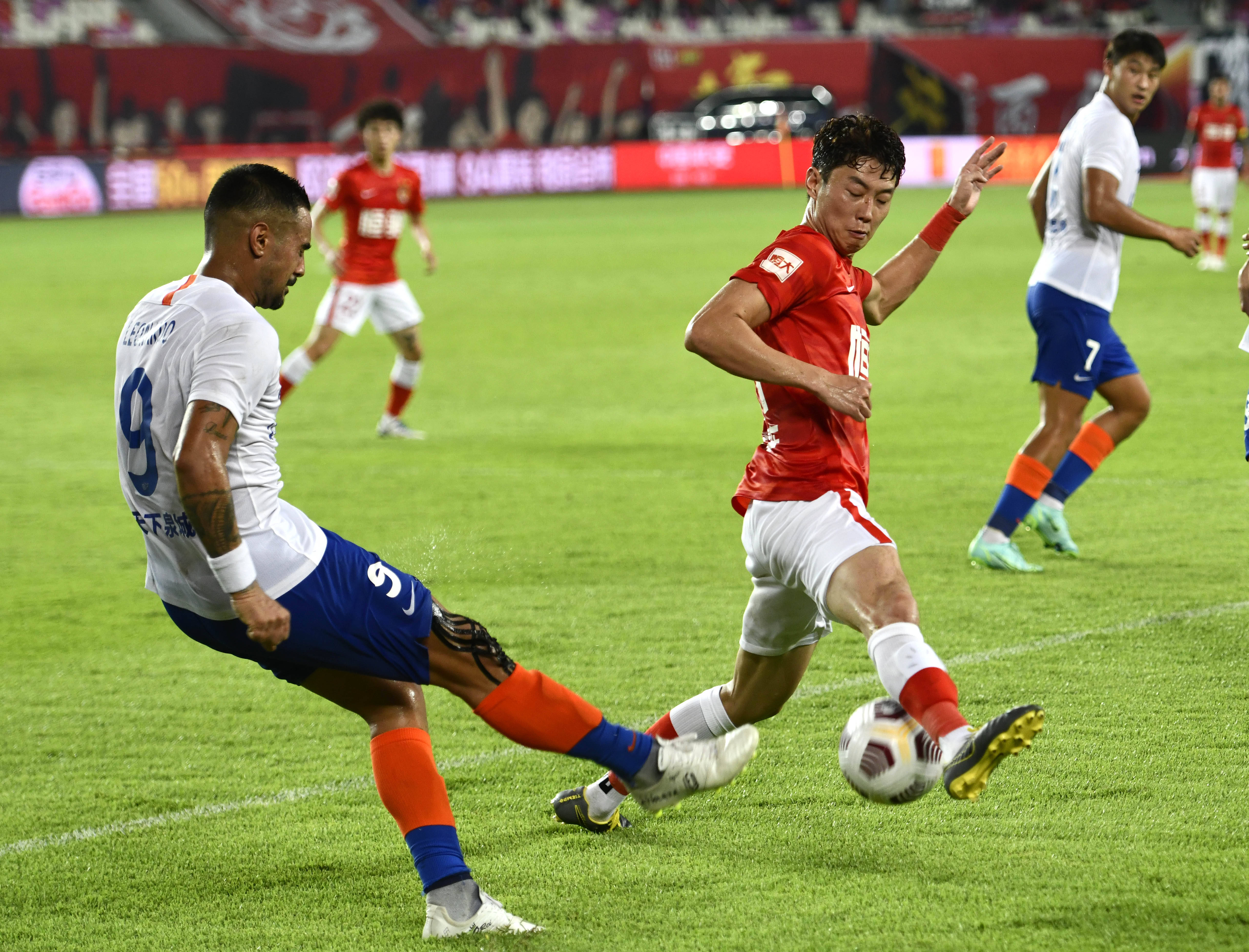 埃姆雷-詹：我们本有着很高的目标，但被淘汰了；赛季还很长（埃姆雷-詹：志向高远却遭淘汰，赛季仍漫长在前）